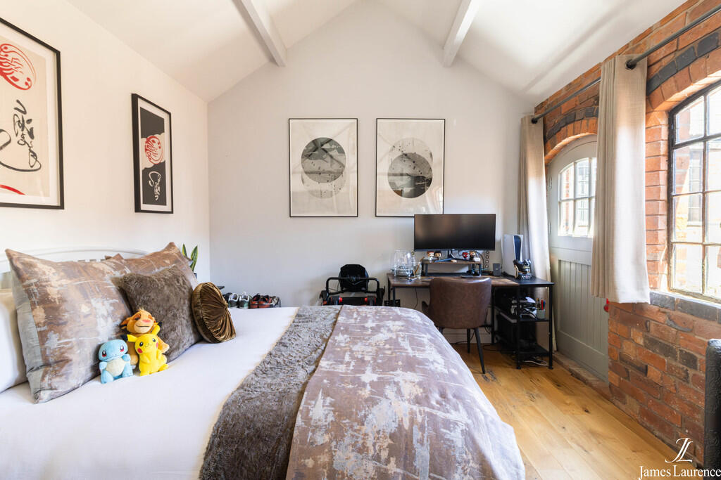 2 bedroom mews property for rent