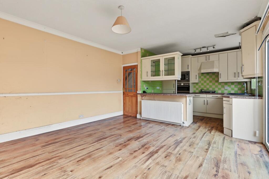 House in Southend-on-Sea, Essex - More