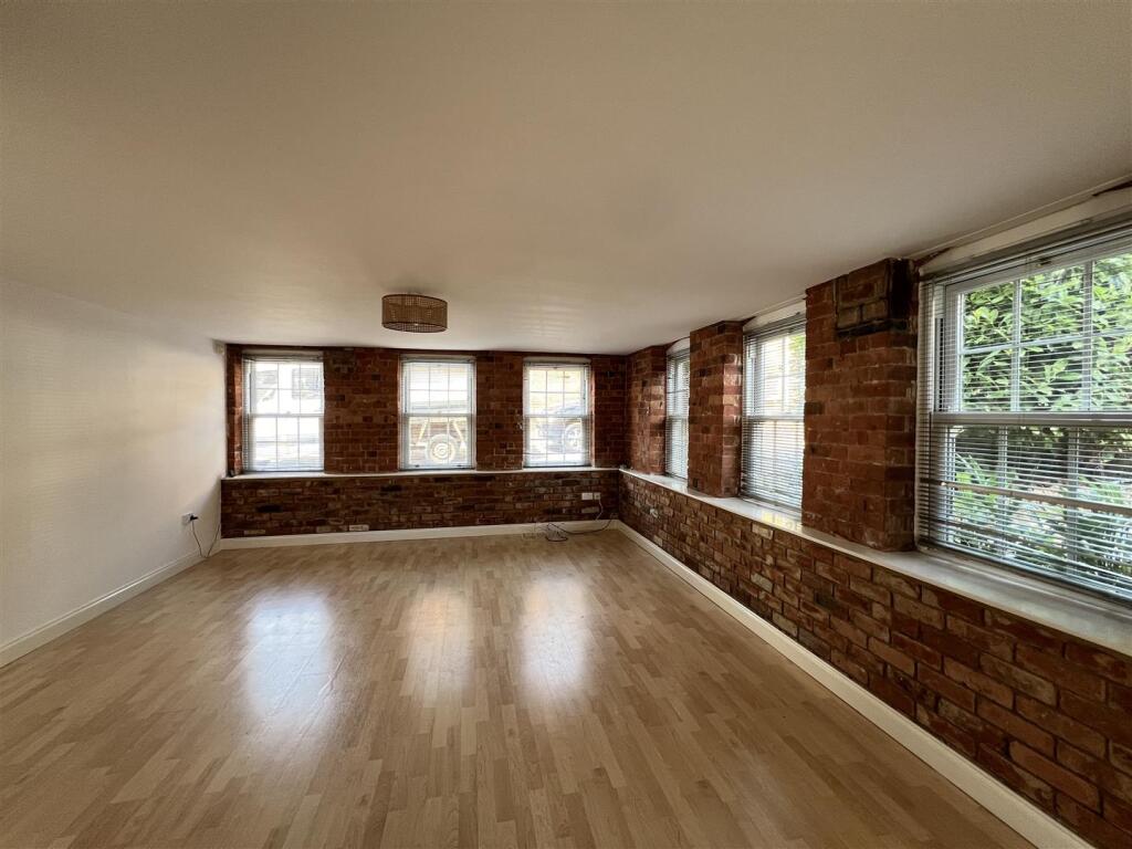 Apartment in Earls Barton - View 3