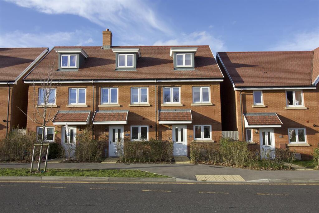 Main image of property: Hoppers Brook, Calvert Link, Faygate