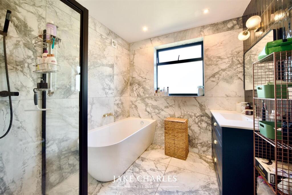 The Alders, Winchmore Hill N21 photo 3