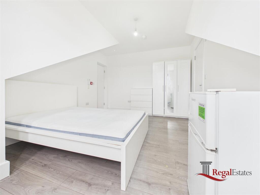 House in London, Dudden Hill, Dollis Hill - View 3