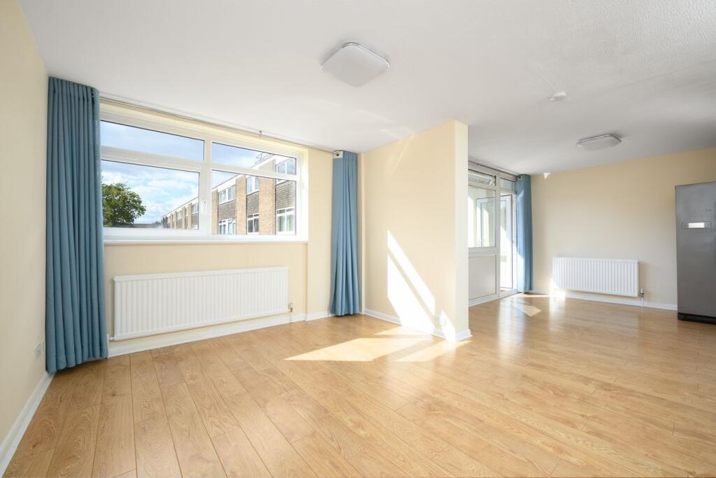 Apartment in Walton-on-Thames, Surrey - View 2