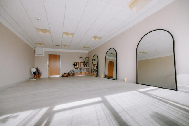 700 sq.ft