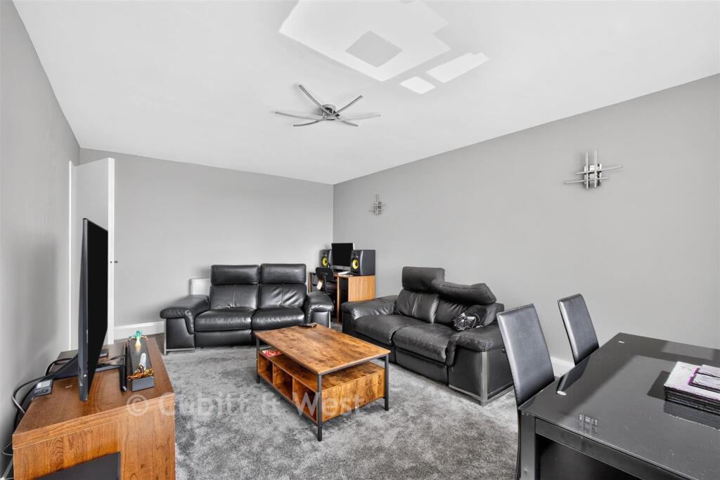 Apartment in Havant, Hampshire - View 5