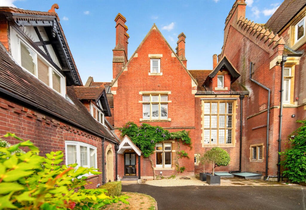 Main image of property: Hitcham Lane Burnham, Buckinghamshire, SL1 7DP