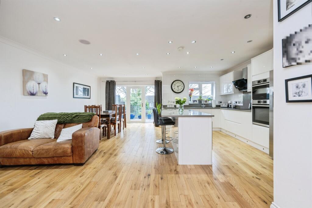 Additional image 8 of Mount Drive, Park Street, St. Albans