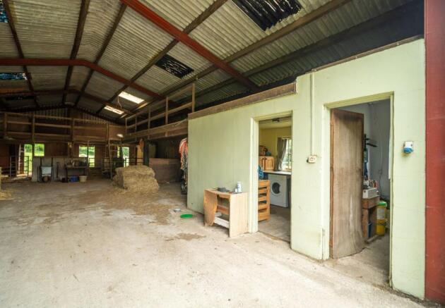 Maiin barn/stables