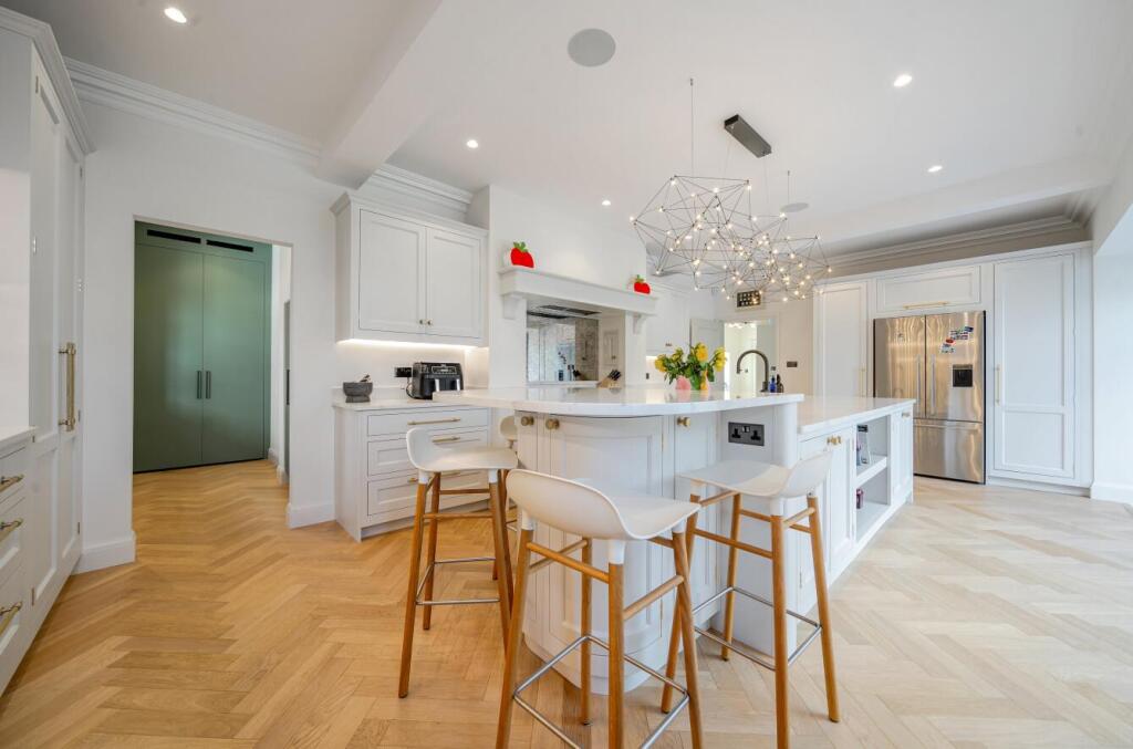 Oakleigh Park South, Whetstone photo 2