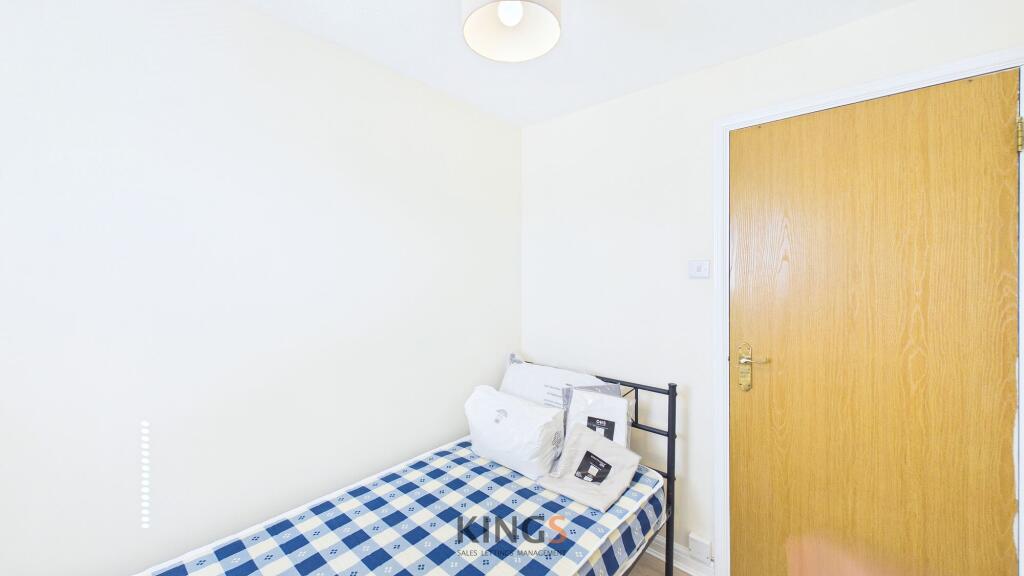 Apartment in Hatfield, Roe Green - View 5