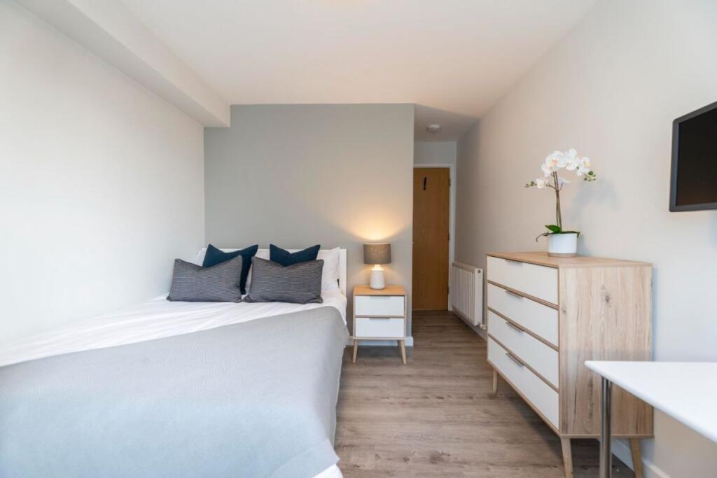 Apartment in Newcastle upon Tyne - View 5