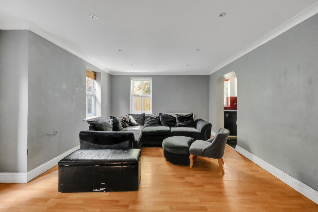 Apartment in Sutton - View 2
