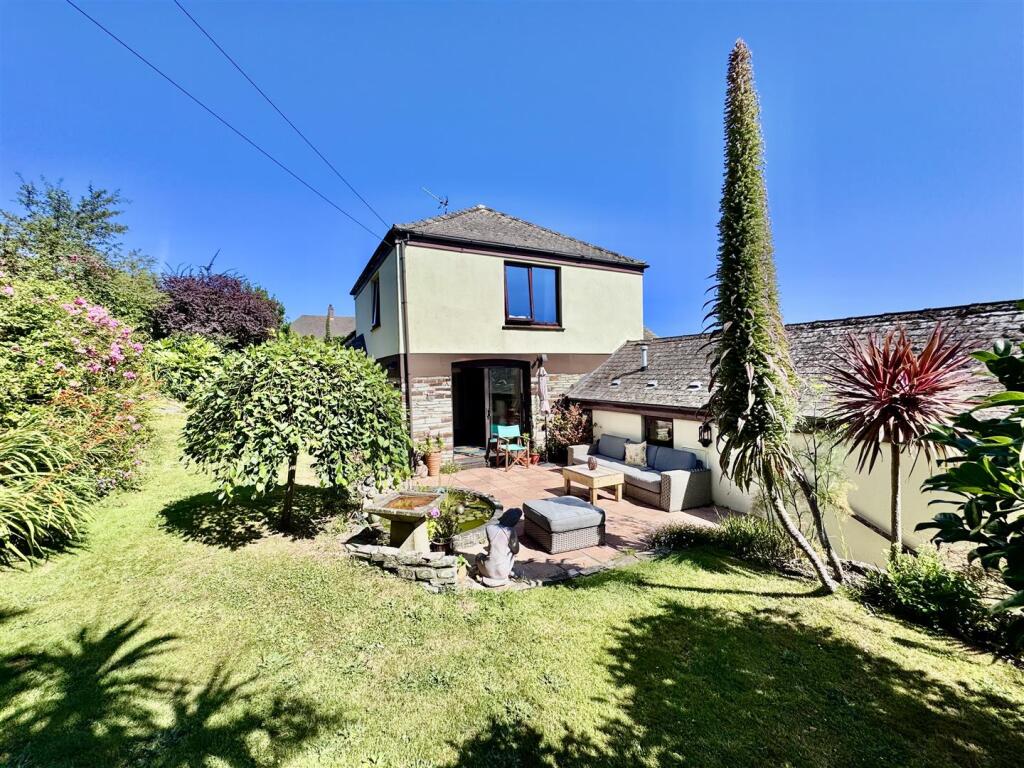 4-bed house on Hendrawna Lane, Perranporth, £625,000