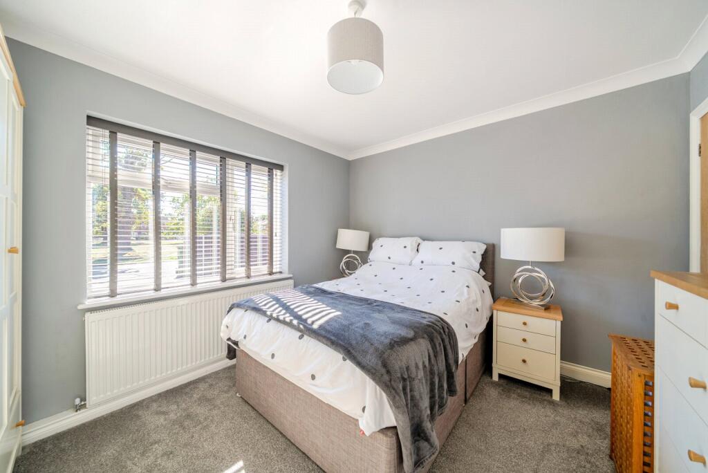 House in Kingston upon Thames - More