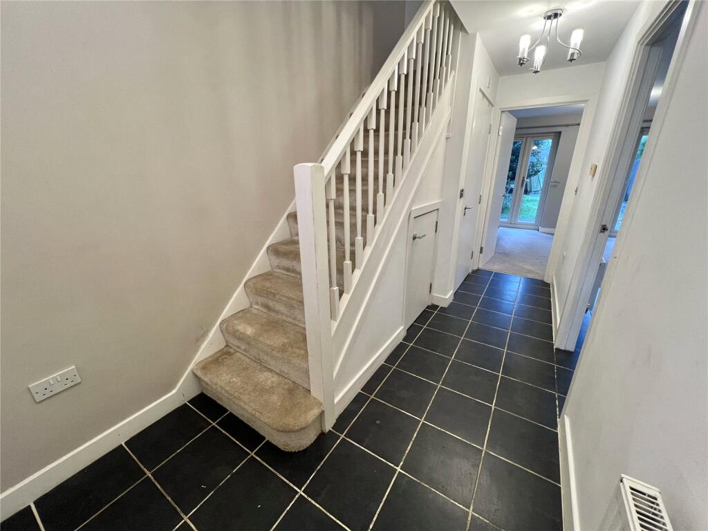 House in Rotherham, Ravenfield - View 2
