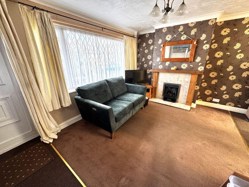 House in Nuneaton and Bedworth, Warwickshire - View 4