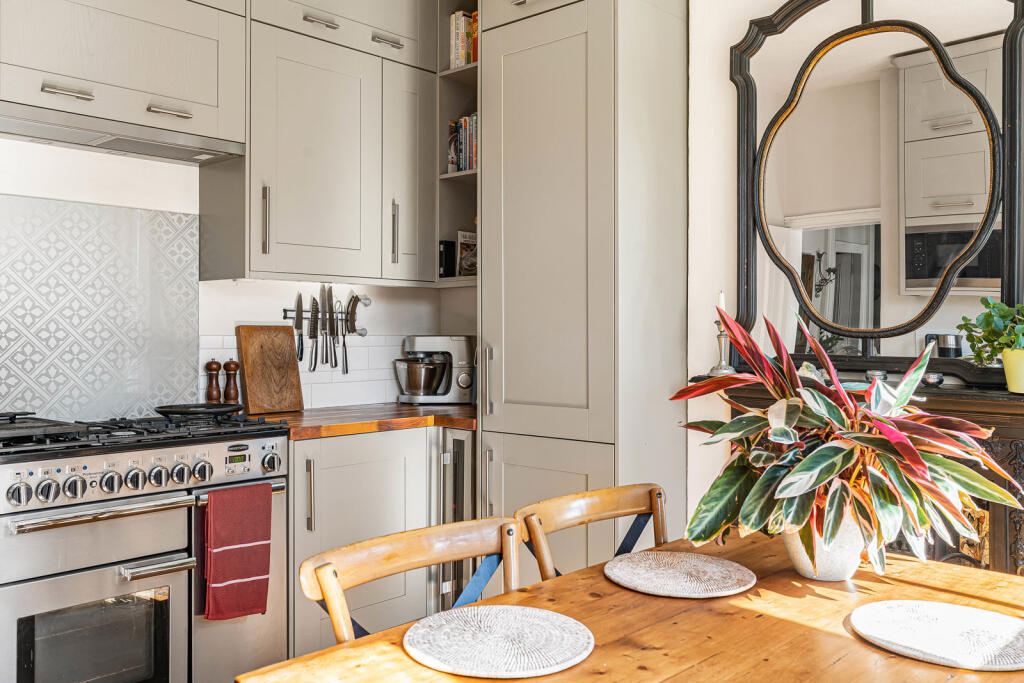 Apartment in Waverley, Shortheath, Farnham - View 3