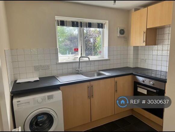 Apartment in Southall - View 4