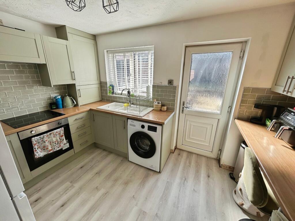 Brookfield Close, Dalton, Rotherham, South Yorkshire, S65 photo 4