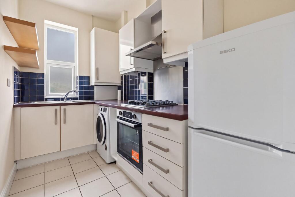 Apartment in London, Royal Borough of Kingston upon Thames - View 4
