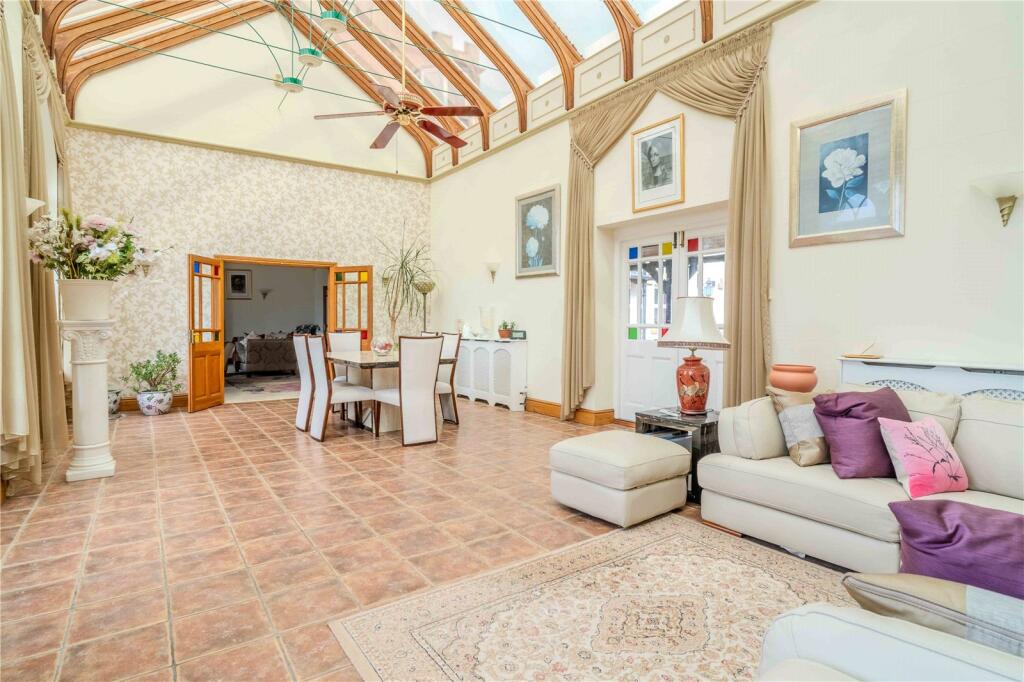 Abbey Manor, Evesham, Worcestershire, WR11 photo 3