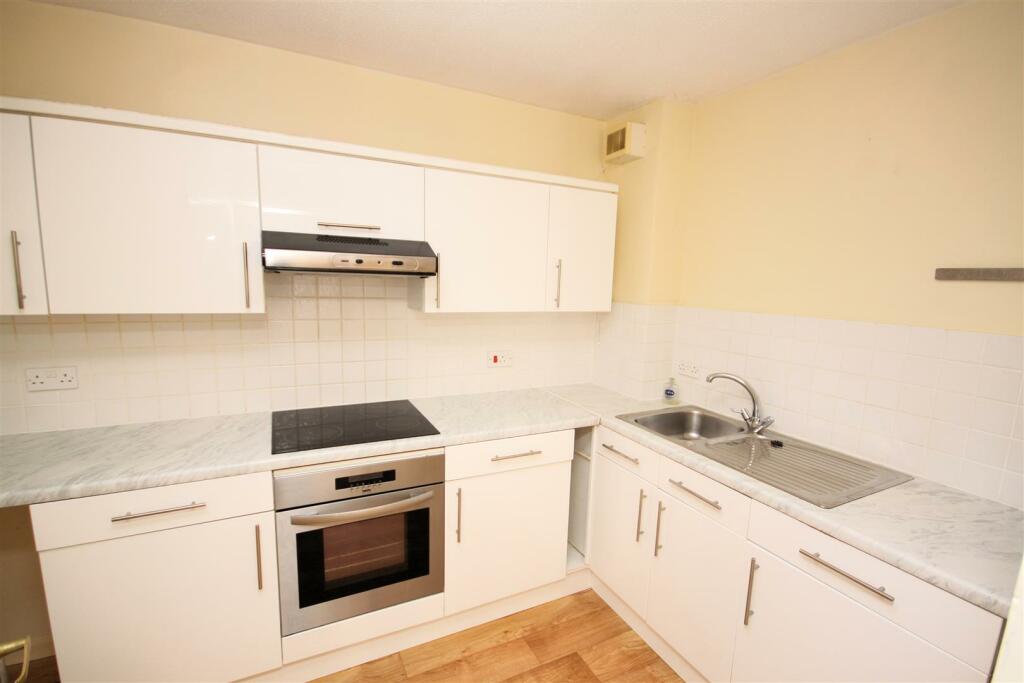 Forest Close, Chislehurst photo 3