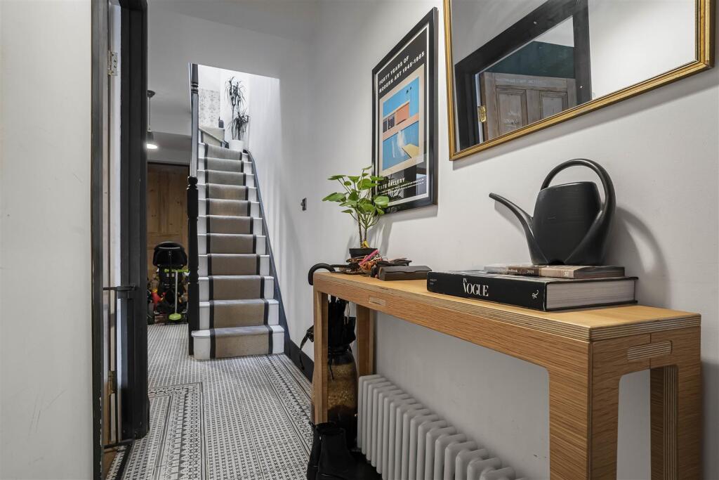 Eden Road, Walthamstow, London, E17 - More