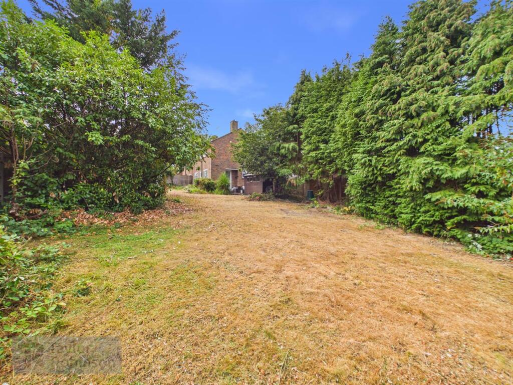 House in Crawley, Worth - View 4