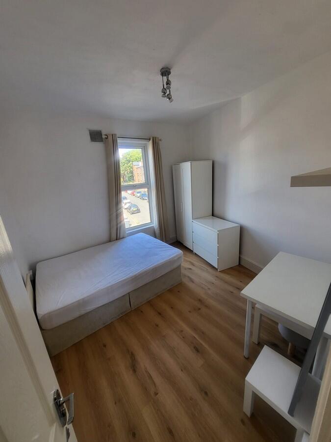8 bedroom terraced house for rent