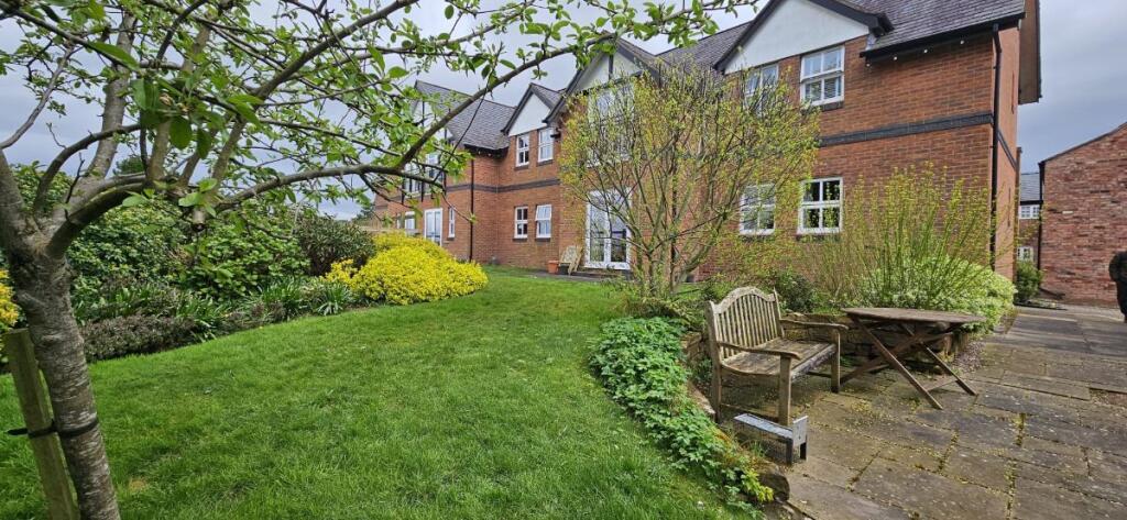 Main image of property: Flat , Greenfields Lodge, Ferma Lane, Great Barrow, Chester