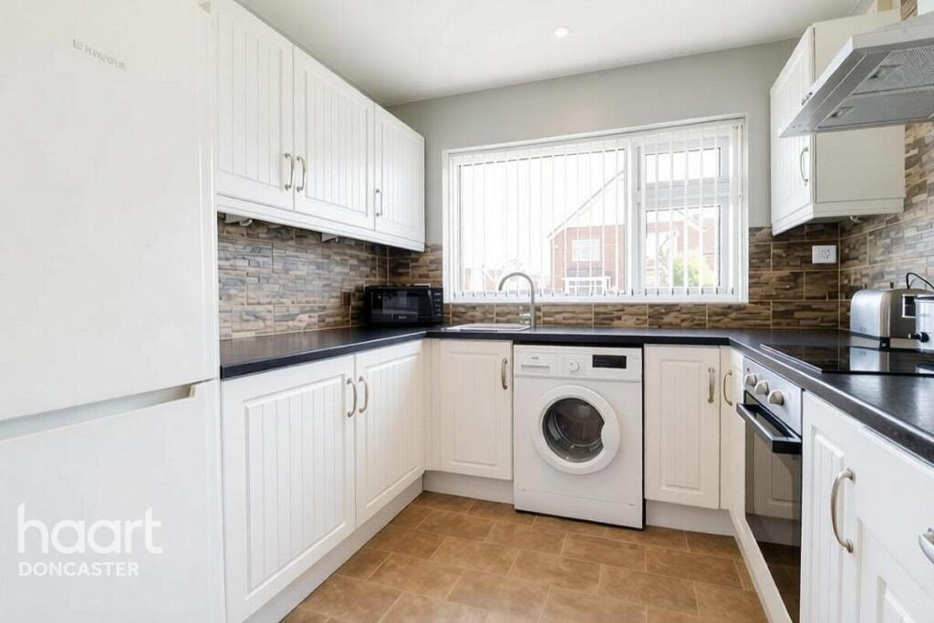 House in Doncaster, Dunsville, Hatfield - View 3