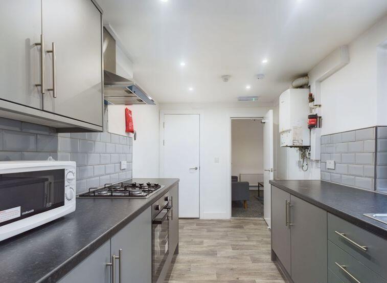9 Crescent Road, Middlesbrough, North Yorkshire TS1 4QN photo 4