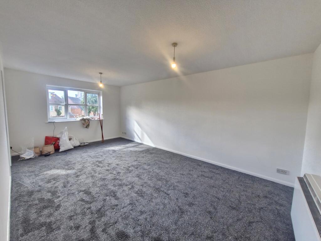 Apartment in Watford, Hertfordshire - More
