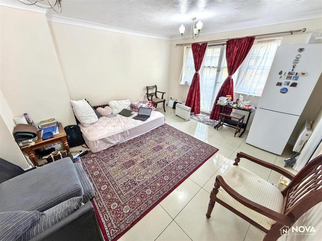 Apartment in Luton - View 4