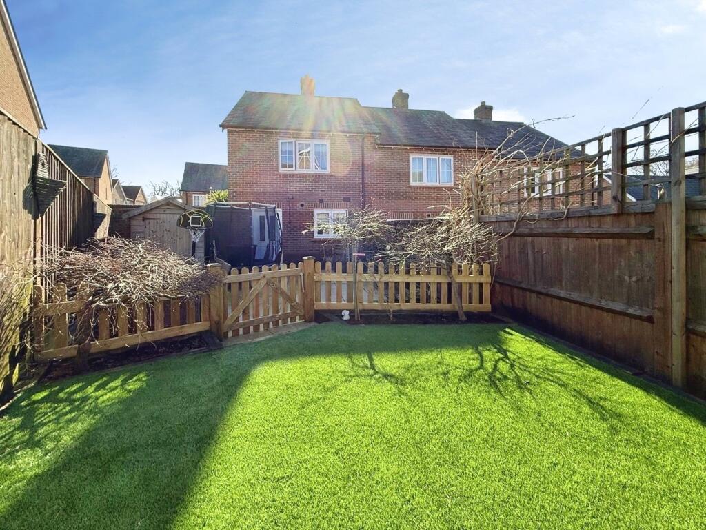 Kinnersley Walk, Binfield, Bracknell photo 4