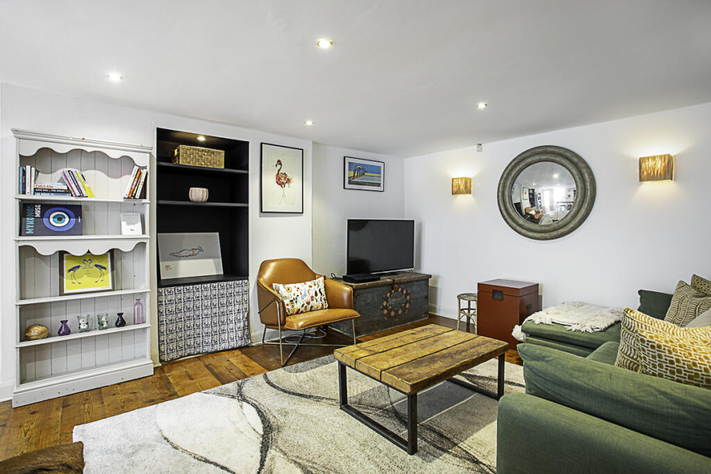 Main image of property: Palace Gardens Terrace, London, W8