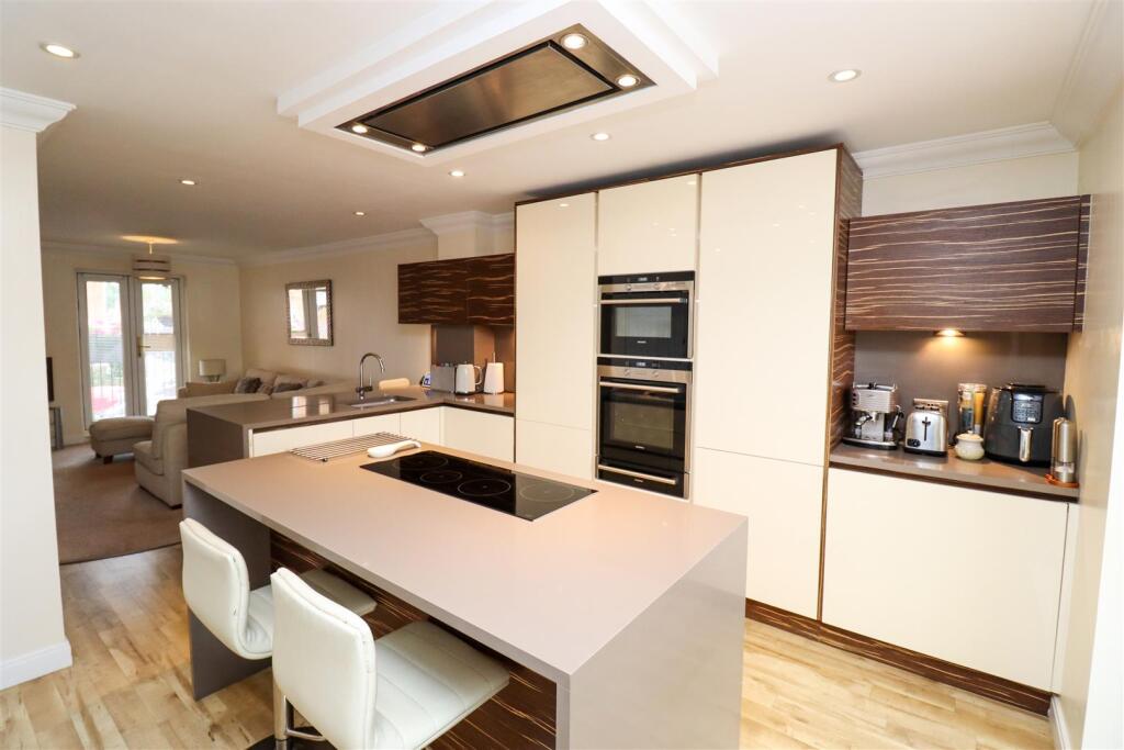 Turners Avenue, Fleet photo 3