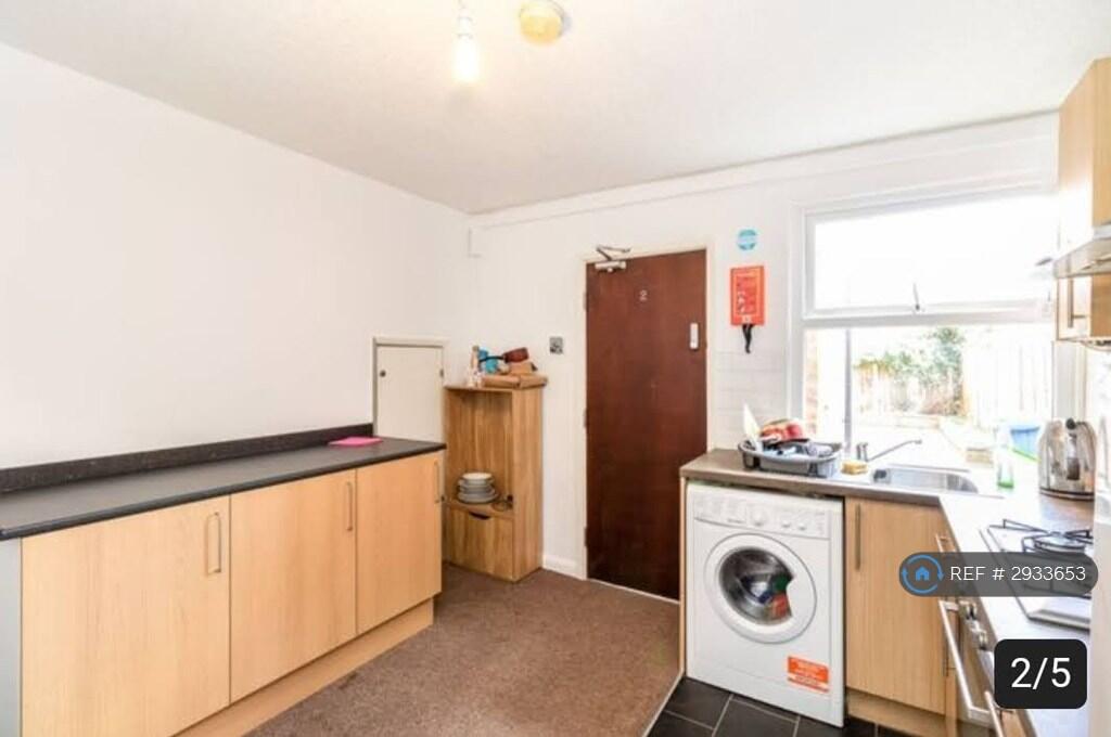 House in Nottingham - View 5