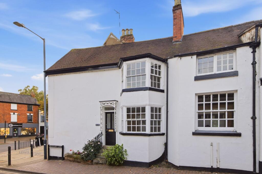 3-bed house on High Street, Kenilworth, CV8, £400,000