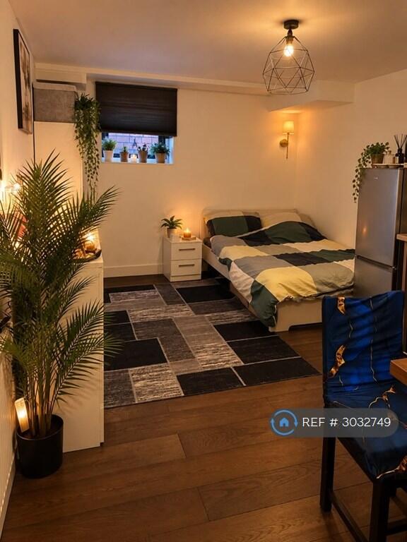 Apartment in London - View 2