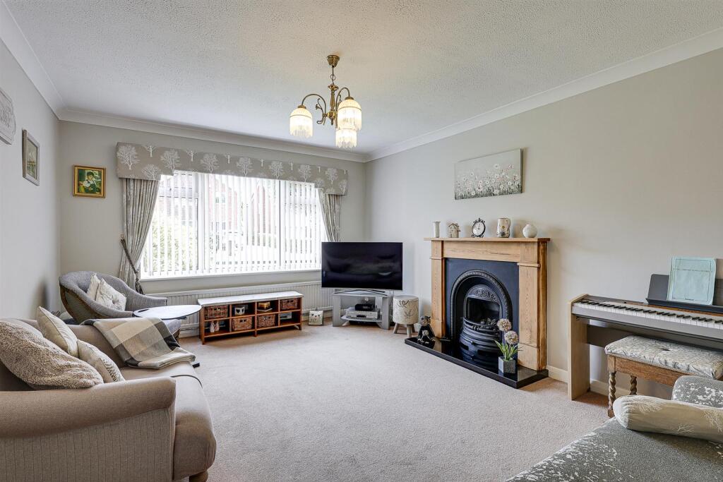 Bronte Way, Mirfield photo 4