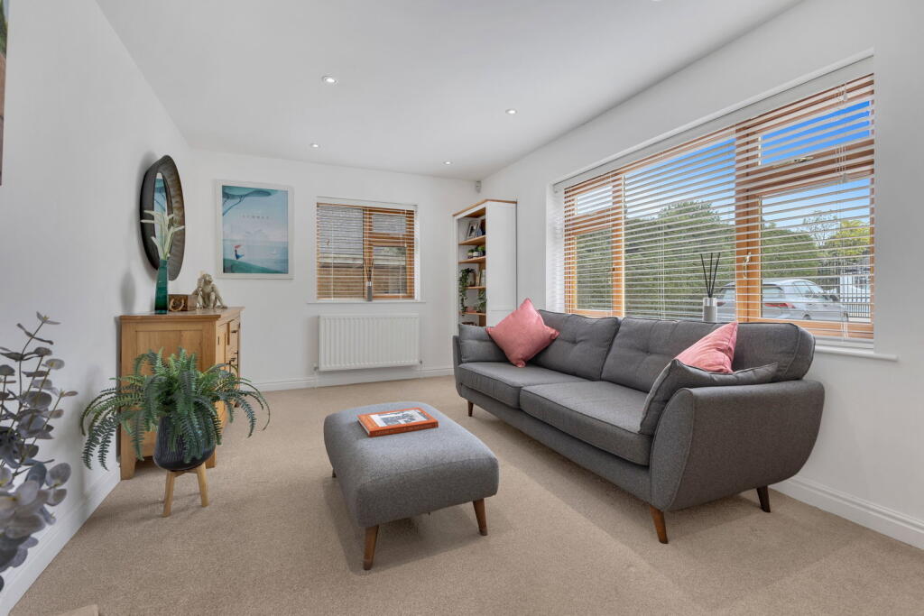 House in Doncaster, Rossington - View 5
