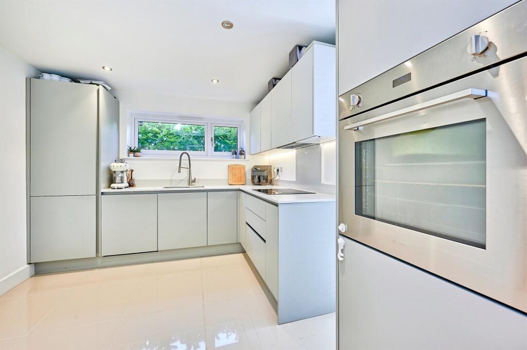 House in Uttlesford, Thaxted - More