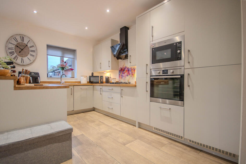 Gerddi'r Afon, Bridgend, CF32 photo 3