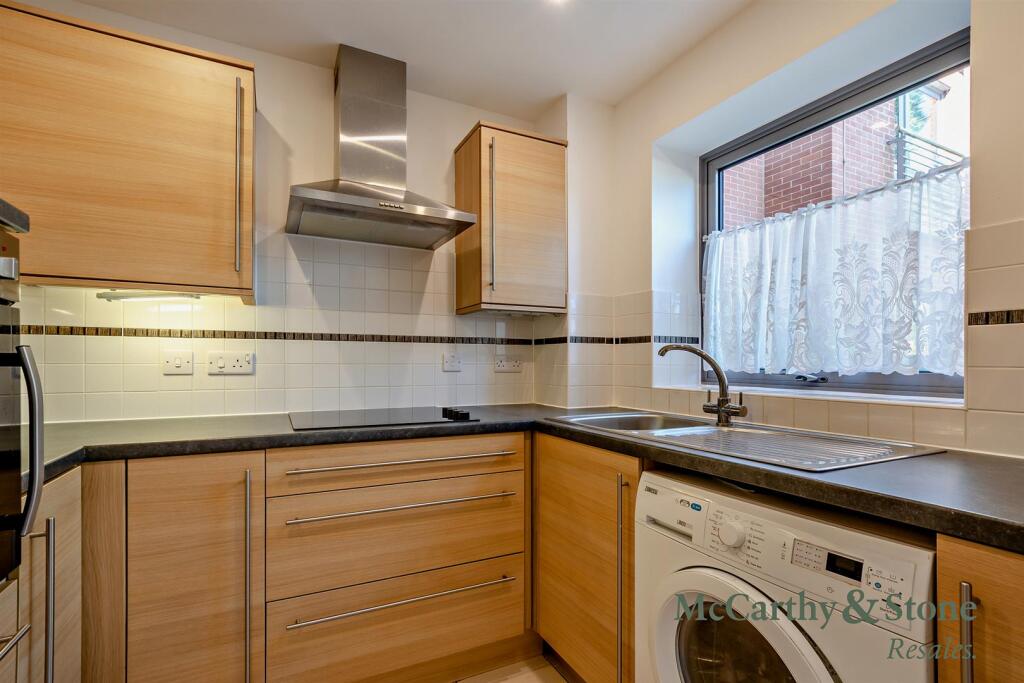 Apartment in Redhill - View 5