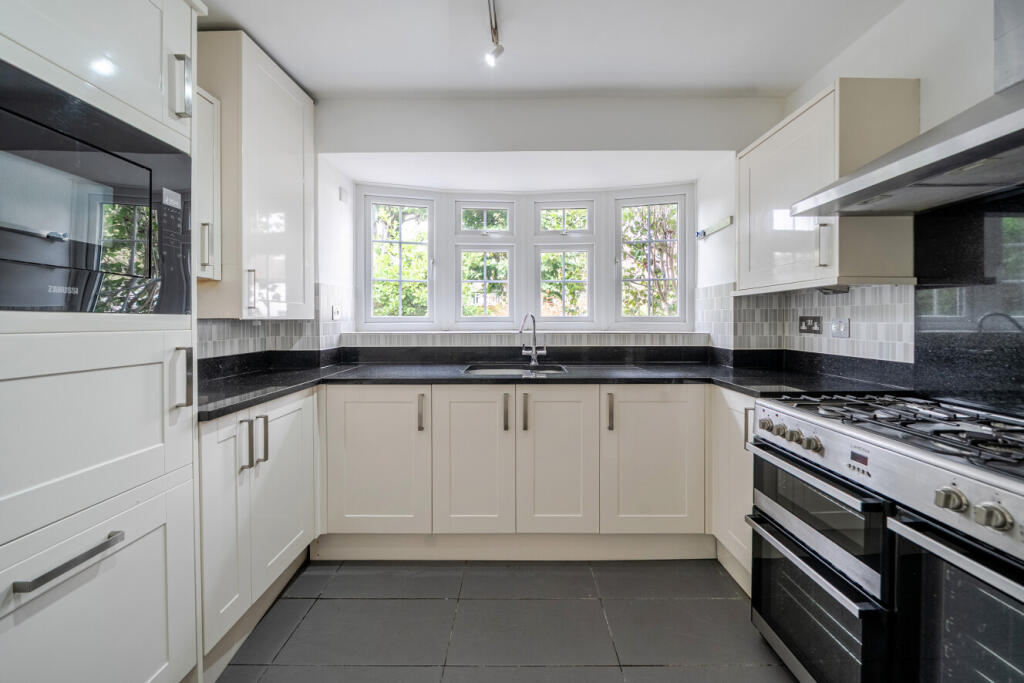 House in London - View 5