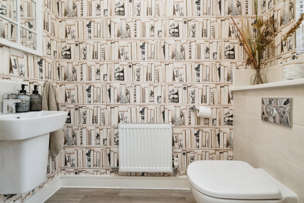 House in Bolton, Hart Common, Westhoughton - More