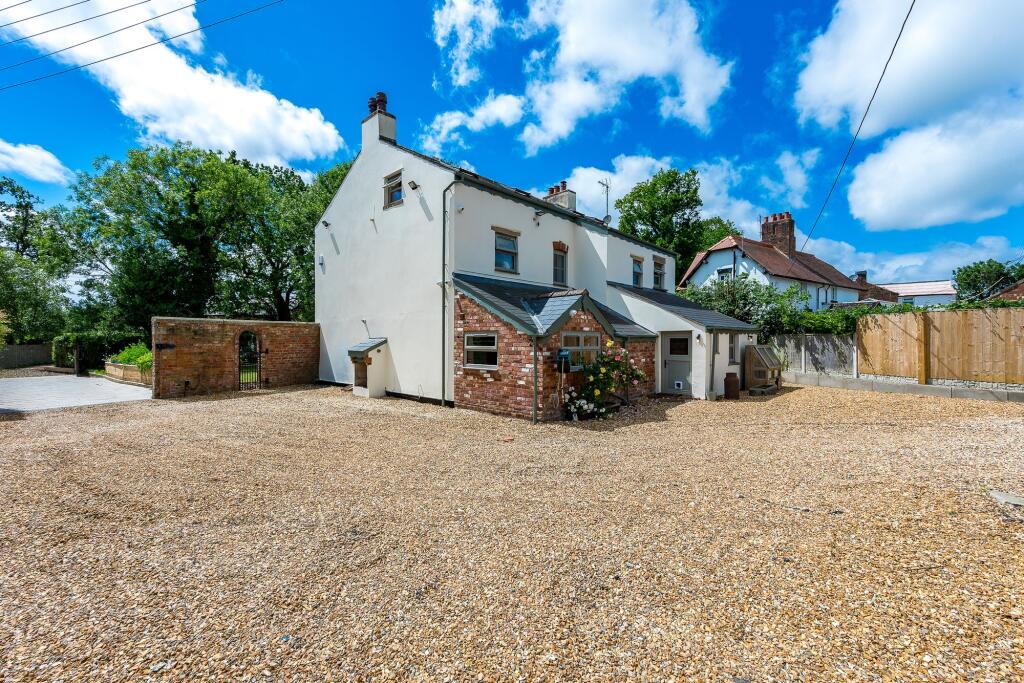 House in Fylde, Greenhalgh-with-Thistleton - More