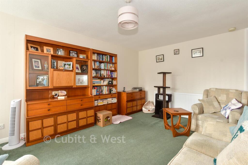 Meadowcroft Close, Ifield, Crawley, West Sussex photo 2