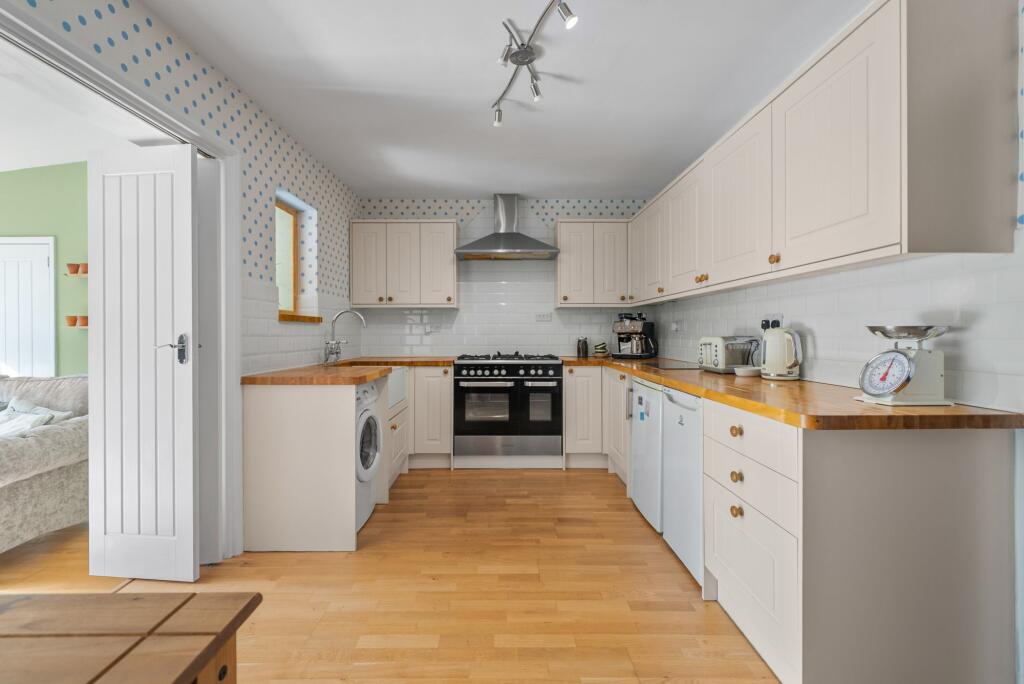 House in Worcester - View 4